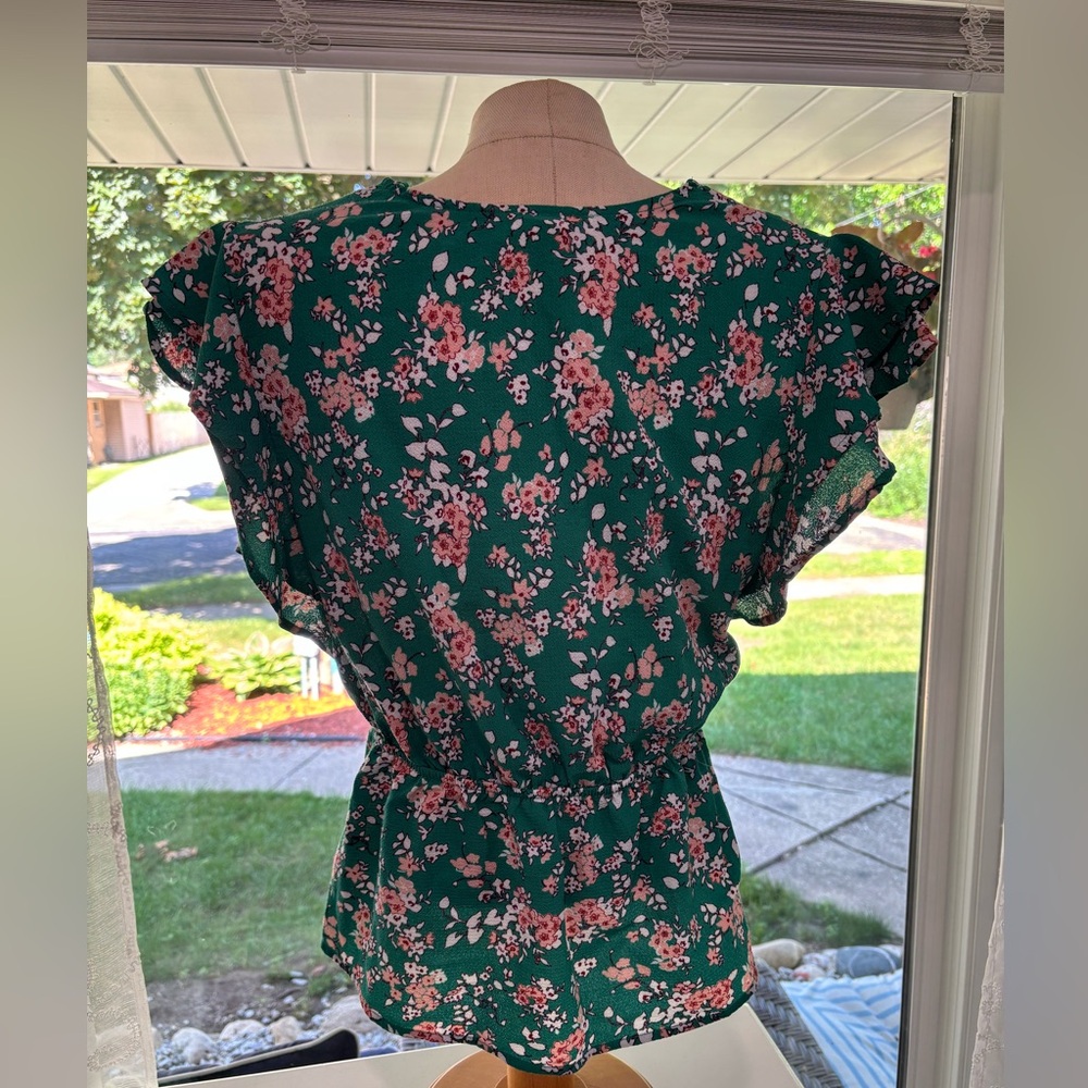 Monteau Green Floral Wrap Peplum Top – Size L - Picture 3 of 4